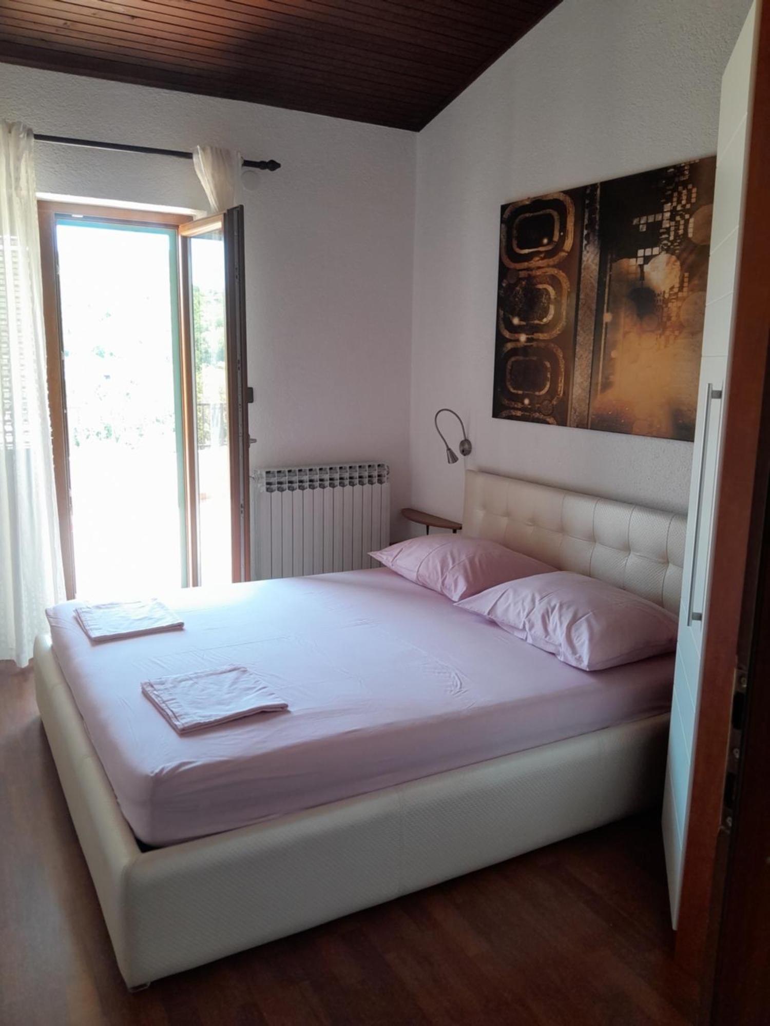 Guesthouse Ruza - Apartments Сень Екстер'єр фото